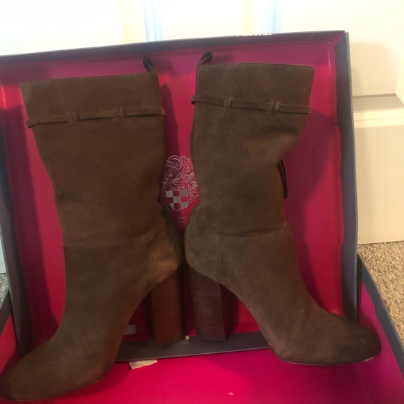 VINCE CAMUTO BOOTS - Picture 8 of 13